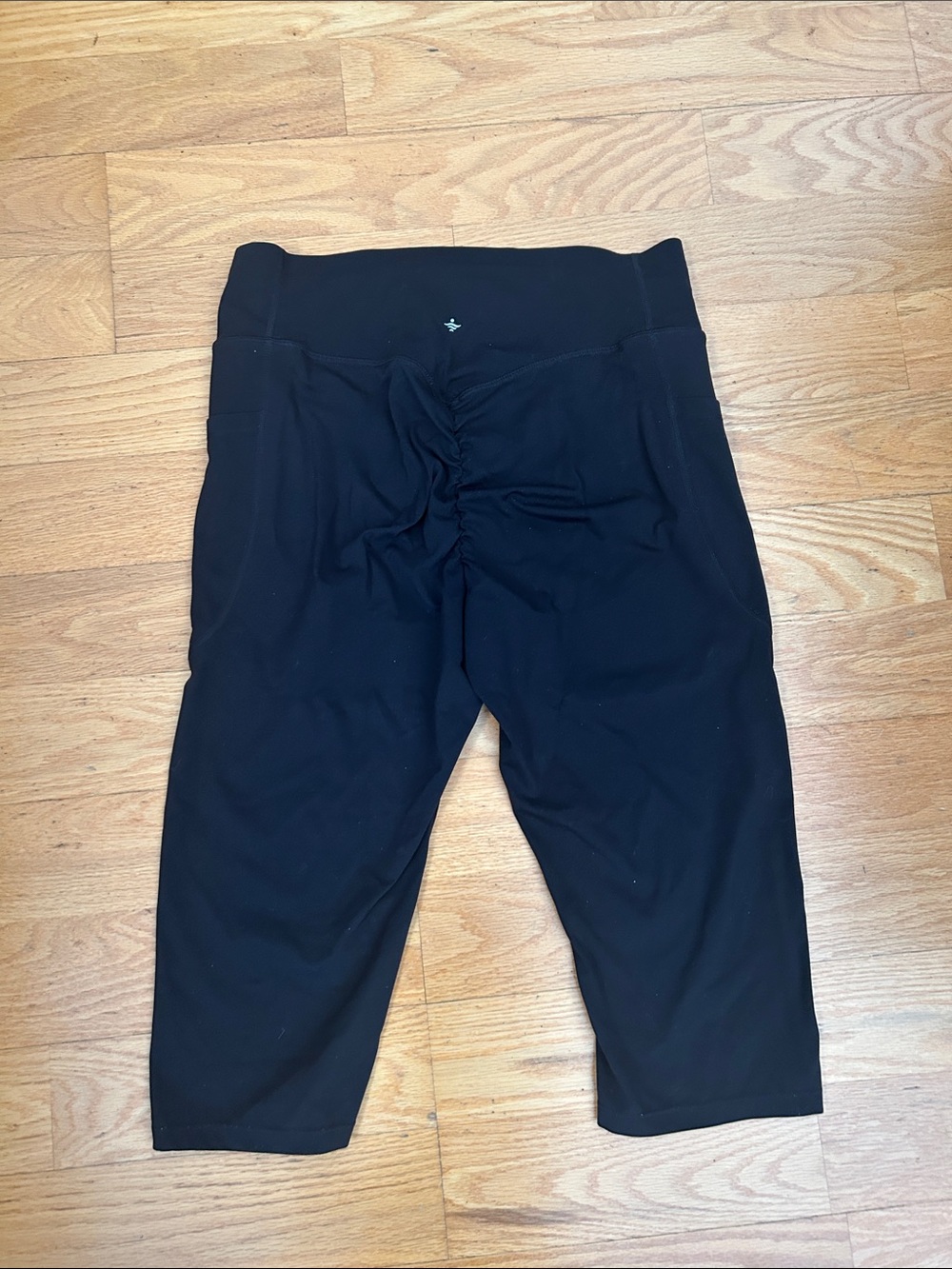 HALARA Black Capri High-Waist Leggings with Pockets - Picture 3 of 3